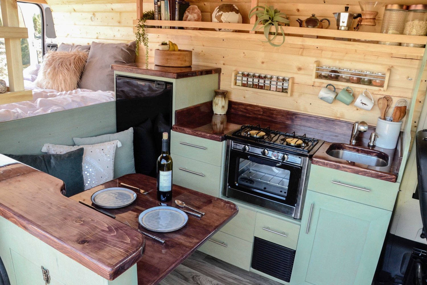 Stinson Vans LLC logo